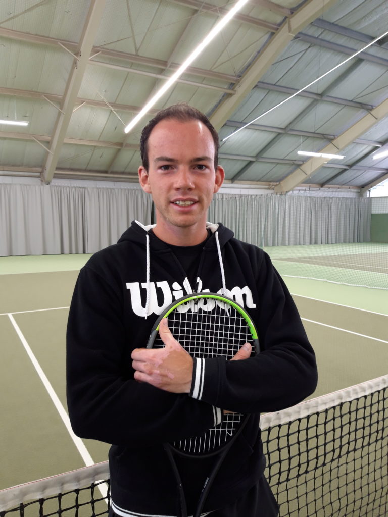 Der neu eTrainer in der Halle mit der neuen Beleuchtung